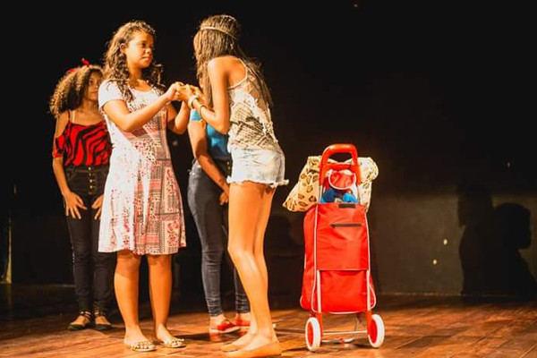 Teatro contra violência às mulheres