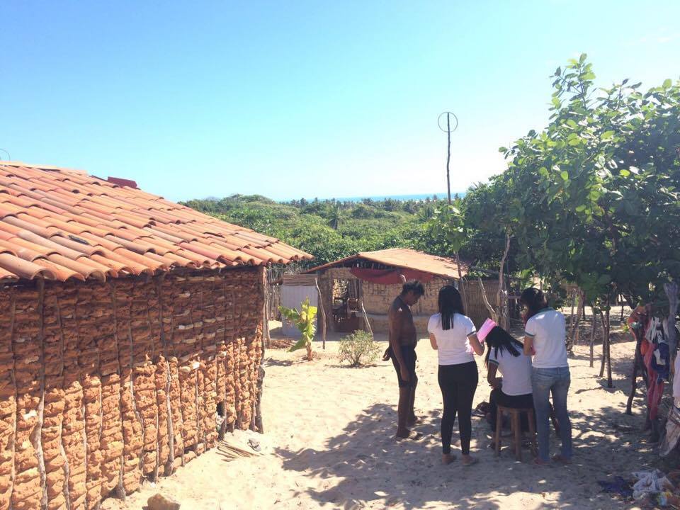 Estudantes visitam casas da taipa