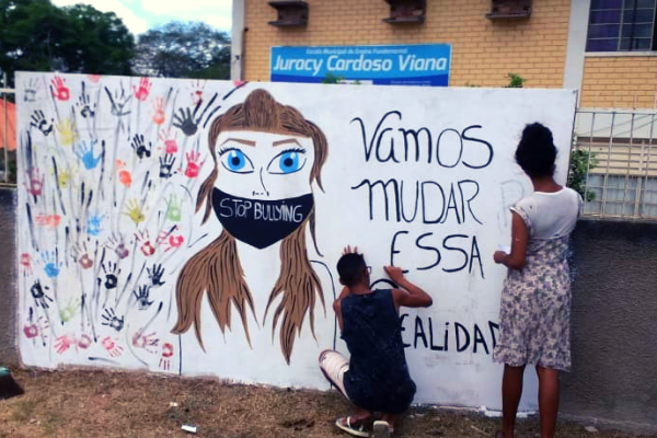 Estudantes de Pinheiros (ES) criam livro coletivo para combater bullying