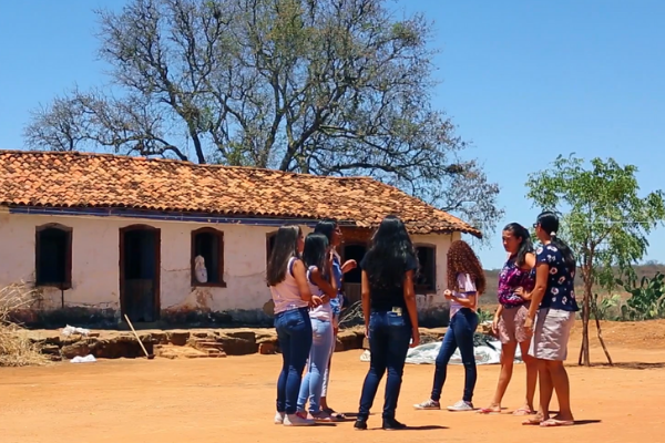 Jovens preservam patrimônio negro da Bahia ouvindo a comunidade